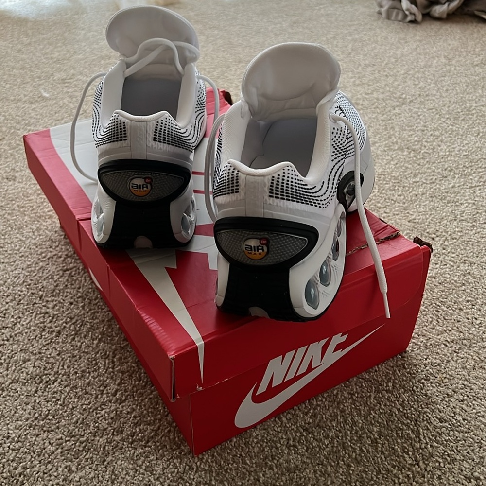 New Nike Air Max DN - Picture 2 of 6